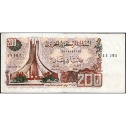 Algérie - Pick 135a_2 - 200 dinars - Série 15 185 - 23/03/1983 (1985) - Etat : TTB+