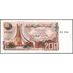 Algérie - Pick 135a_2 - 200 dinars - Série 02 384 - 23/03/1983 (1985) - Etat : NEUF