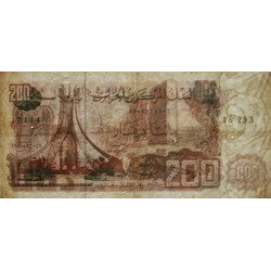 Algérie - Pick 135a_2 - 200 dinars - Série 16 293 - 23/03/1983 (1985) - Etat : TB