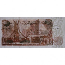 Algérie - Pick 135a_2 - 200 dinars - Série 13 318 - 23/03/1983 (1985) - Etat : SUP-